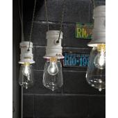 feher loft sorban fuggesztett lampa vilagitas rozsdas modern ferroluce konyhasziget vilagitas keramia etkezo asztal fole nappali etkezo haloszoba konyha hosszu kezzel festett olasz formavivendi.jpg